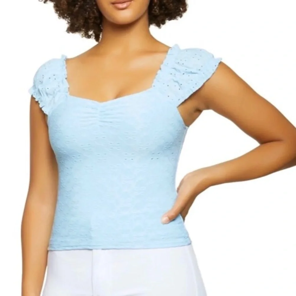 Women’s Eyelet Ruched Ruffle Sleeve Top - Picture 1 of 2
